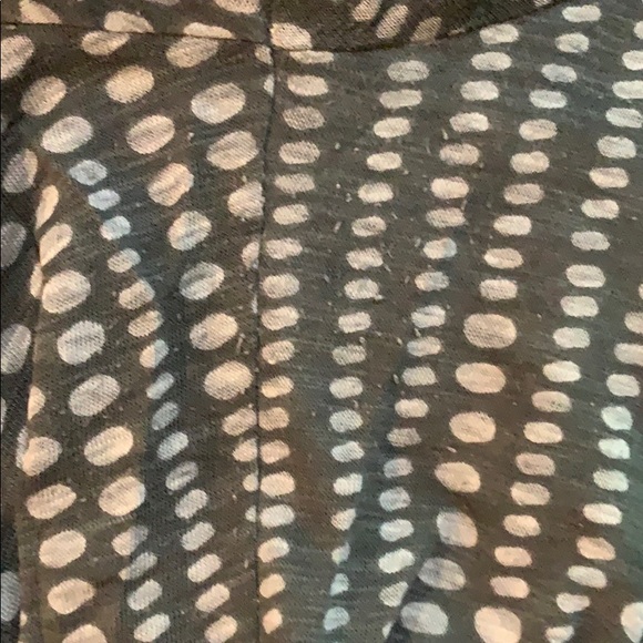 Athleta olive lightweight tee with gray dots - Picture 5 of 6